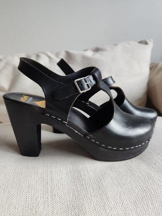 Swedish Hasbeens Shoes - Swedish Hasbeens Black Leather Wooden Clogs - Sz EU 38 (approx. 7.5)